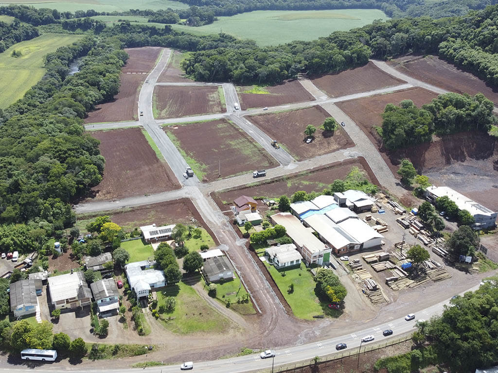 Vista aérea do Loteamento Solar da Mata com ruas asfaltadas recém finalizadas pela BSM Pavimentações.