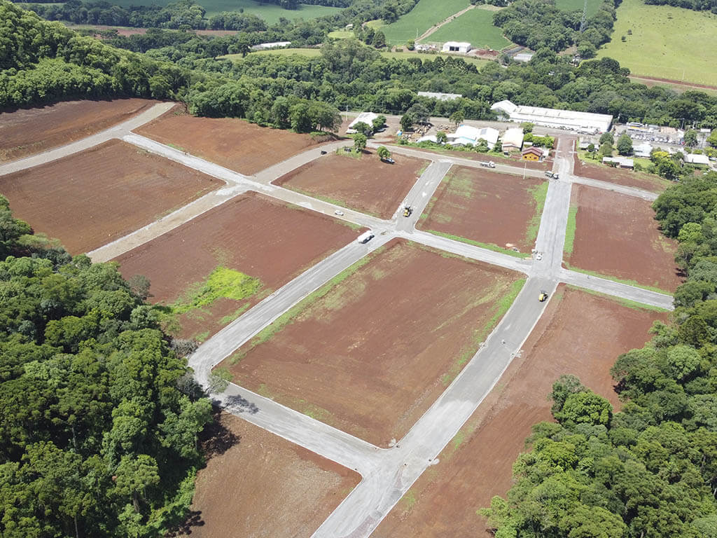 Vista aérea do Loteamento Solar da Mata com ruas asfaltadas recém finalizadas pela BSM Pavimentações.