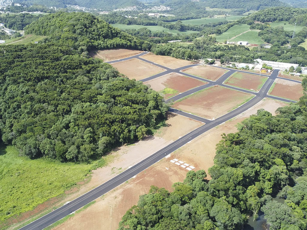 Vista aérea do Loteamento Solar da Mata com ruas asfaltadas recém finalizadas pela BSM Pavimentações.